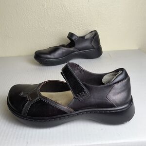 Naot Women's Black Mary Jane Platform Shoes Size 7/7.5(38)